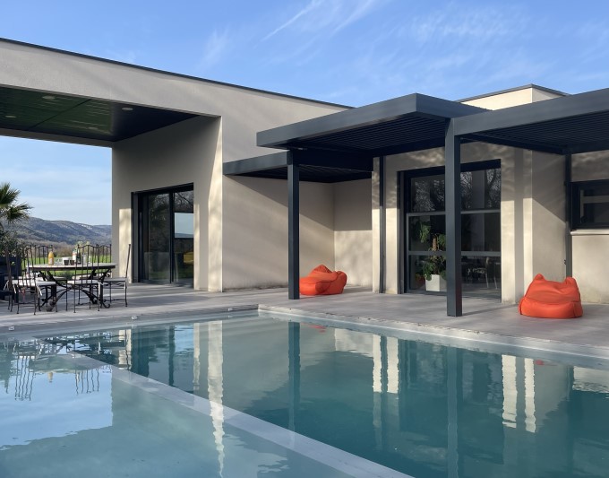  Building permit and bioclimatic pergola : the ground footprint in question 