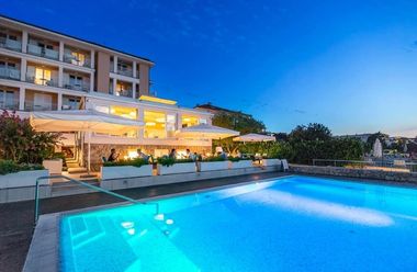 <p>How bioclimatic pergolas are transforming hotel terraces across Europe</p>